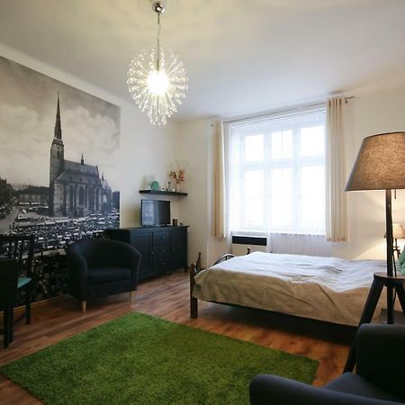 Apartman Mrakodrap Plzeň Buitenkant foto