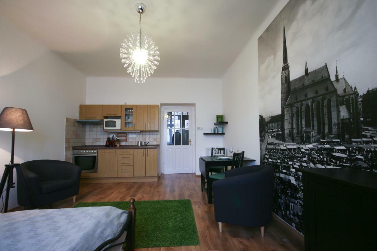 Apartman Mrakodrap Plzeň Buitenkant foto