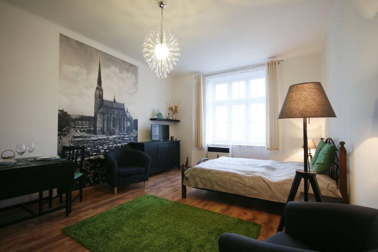 Apartman Mrakodrap Plzeň Buitenkant foto