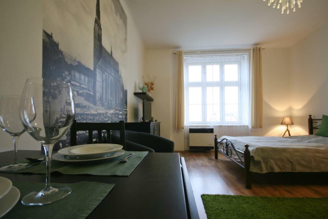 Apartman Mrakodrap Plzeň Buitenkant foto